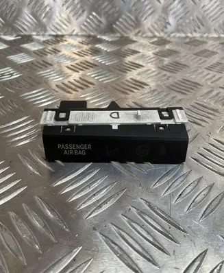 Toyota Prius (XW30) Passenger airbag on/off switch 8315047040