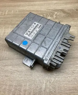 Opel Vectra B Engine control unit/module ECU 90464735 0281001335