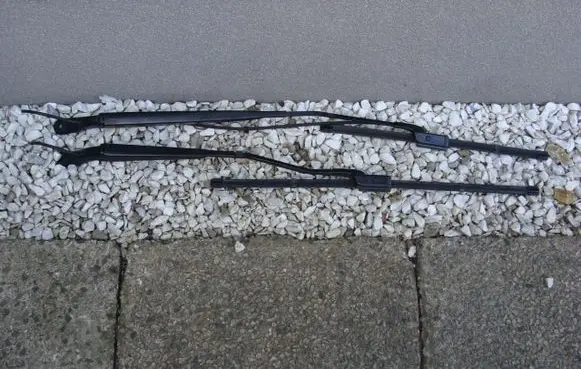 Opel Combo E Front wiper blade arm
