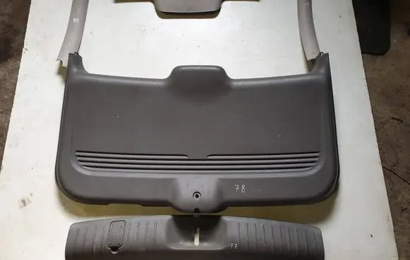 Chrysler PT Cruiser Tailgate trim 