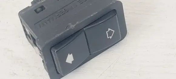 BMW 5 E39 Electric window control switch 8368974
