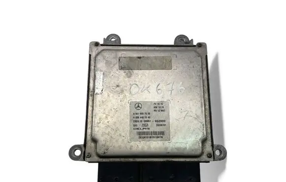 Mercedes-Benz C W204 Engine control unit/module ECU A6519007500 A0064461540