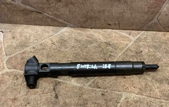 Mercedes-Benz E W212 Fuel injector A6510702887