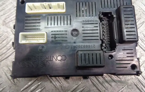 Nissan Micra Relay mounting block 284B2AX620