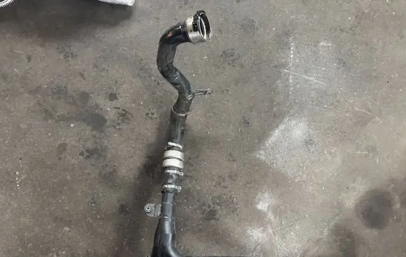 Maserati Levante Intercooler hose/pipe 670033317