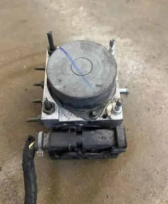 Nissan Note (E11) ABS Pump 476609U100 493L4220406 0265831732