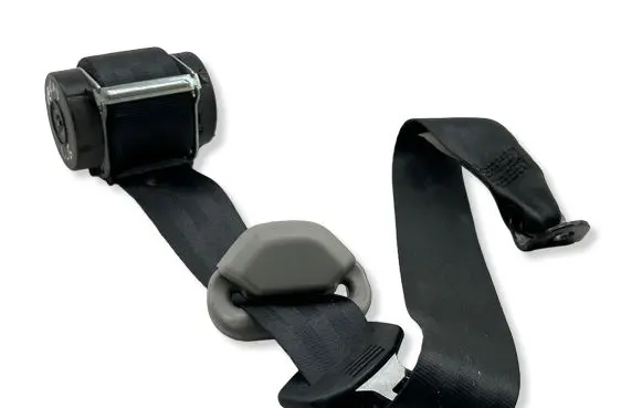 Toyota Verso Rear seatbelt 733700F020 6102942