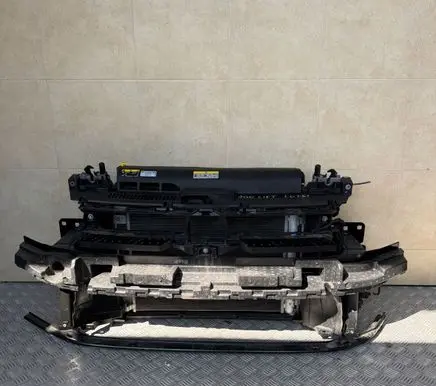 Volkswagen Polo VI Radiator support slam panel