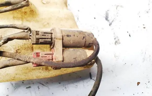 Toyota Avensis T220 Windscreen/windshield washer pump