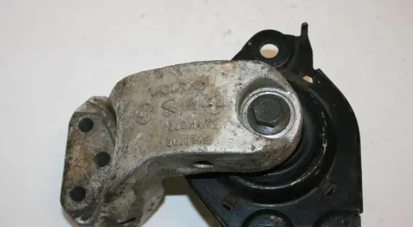 Volvo S40, V40 Engine mounting bracket 30611472 3618313