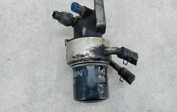 Infiniti EX Oil filter mounting bracket 