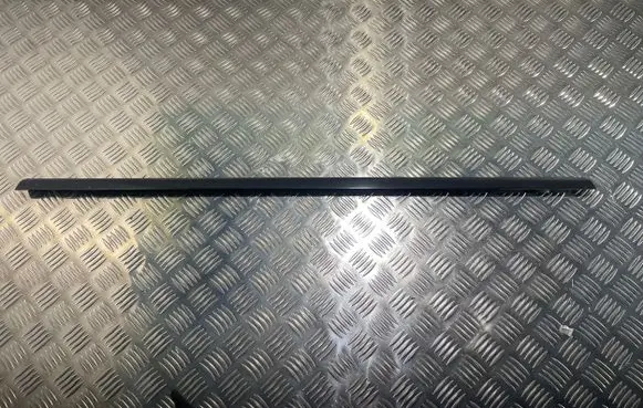 Mercedes-Benz GLC C253 Door glass trim A2537300124