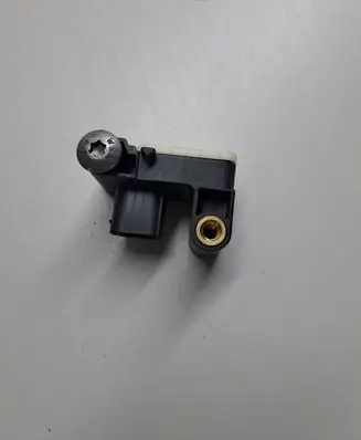Volkswagen PASSAT B6 Airbag deployment crash/impact sensor 0285003900 6911003 000181