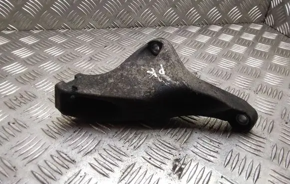 Audi A4 S4 B7 8E 8H Engine mounting bracket 8E0199307S