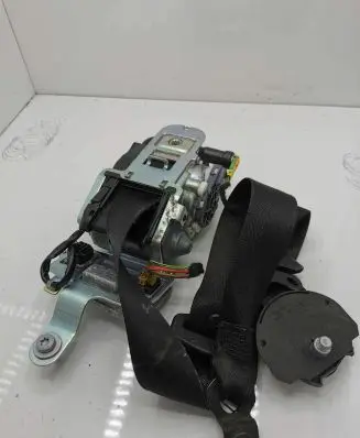 Mercedes-Benz E W212 Front seatbelt 617112100 05360127 010L0000