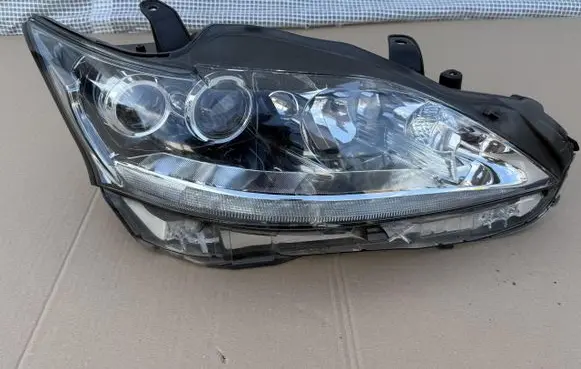Lexus CT 200H Headlight/headlamp 