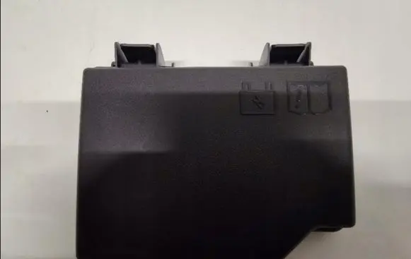 Land Rover Discovery Sport Fuse box cover K8D214A076AC