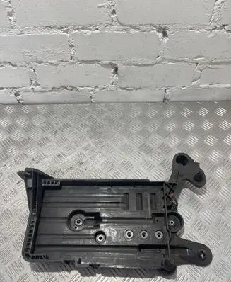 Volkswagen PASSAT B8 Battery tray 5Q0915321