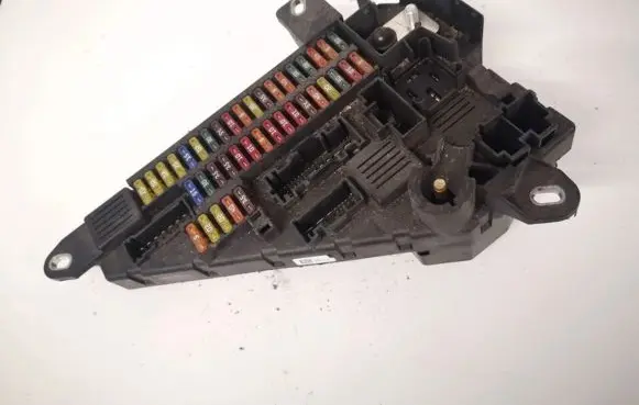 BMW 5 E60 E61 Fuse box set 913883001 6906619-10