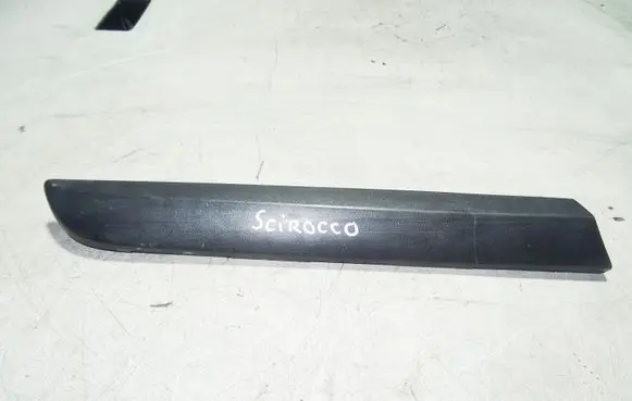 Rear fender molding trim