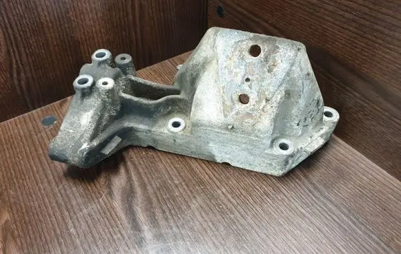 Iveco Daily 35 - 40.10 Engine mounting bracket 500376601