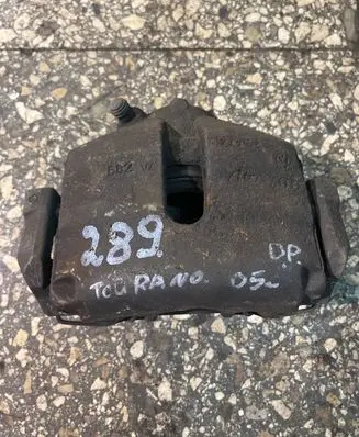 Volkswagen Touran I Front brake caliper
