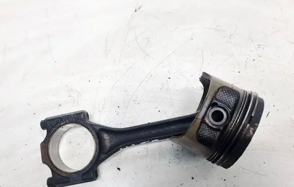 Skoda Octavia Mk1 (1U) Piston with connecting rod