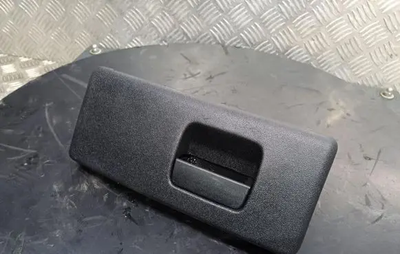 Seat Exeo (3R) Glove box