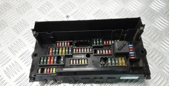 BMW 7 F01 F02 F03 F04 Fuse module 9210861