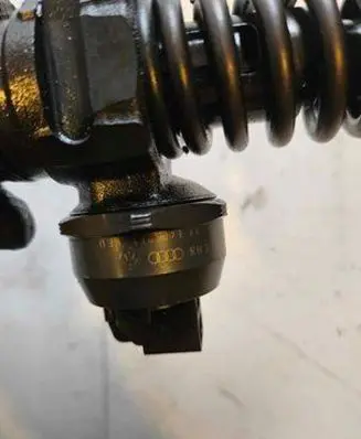 Volkswagen Sharan Fuel injector 038130073AK