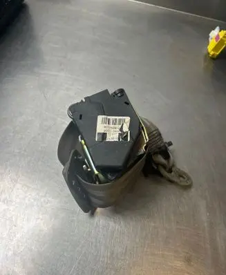 Middle seatbelt (rear)
