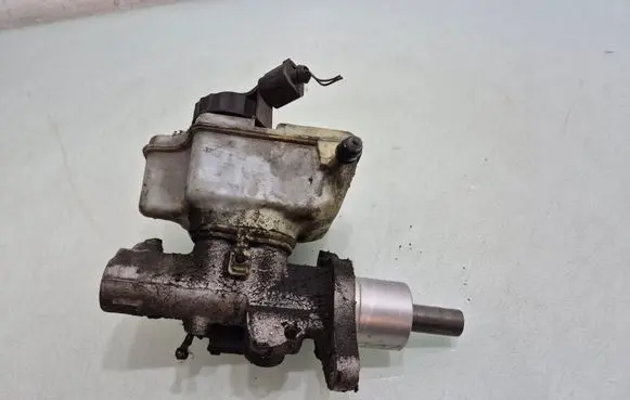 Master brake cylinder