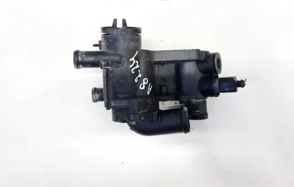 Volkswagen Golf V Engine coolant pipe/hose 032121111