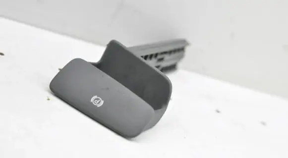 Audi Q7 4L Hand brake release handle 4L1711878