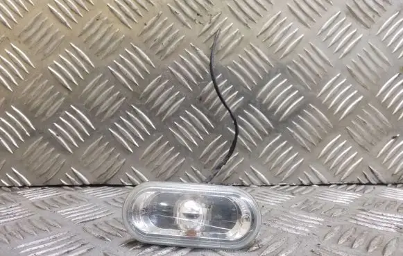 Front fender indicator light