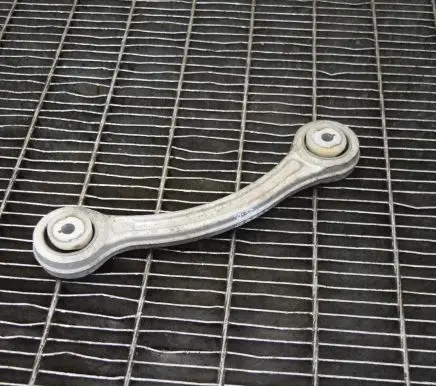 Maserati Ghibli Rear upper control arm/wishbone 670007251