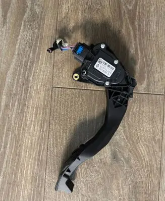 Renault Symbioz Accelerator throttle pedal 180105012R