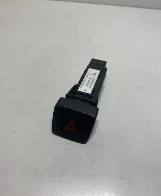 Mazda 2 Hazard light switch D651664H0 03004300 K1827
