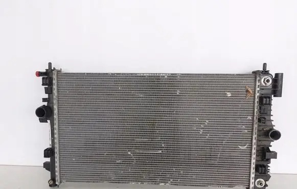 Opel Insignia A Coolant radiator 13437347