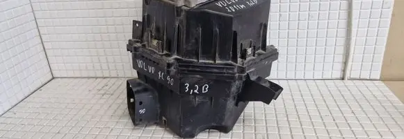 Volvo XC90 Air filter box 30680290
