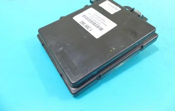 Mitsubishi Lancer VIII Central body control module 7820A424 IMPRK1209582