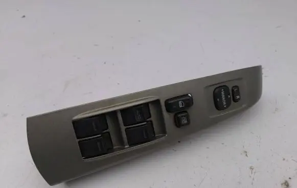Toyota Prius (XW20) Electric window control switch 8482047021