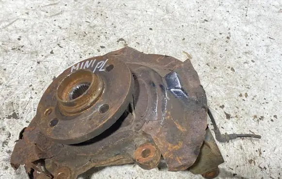 Mini One - Cooper Coupe R56 Front wheel hub spindle knuckle