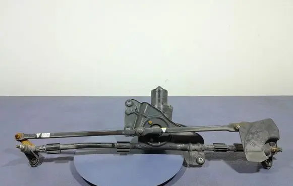 Renault Megane III Front wiper linkage and motor