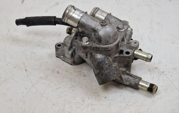 Mitsubishi Outlander Thermostat/thermostat housing
