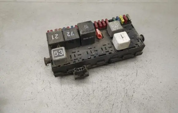 Volkswagen Golf II Fuse module 171941813D