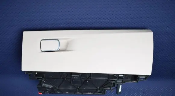 BMW 2 F45 Glove box