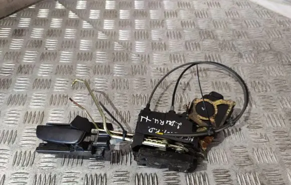 Hyundai Accent Front door lock 826201E000