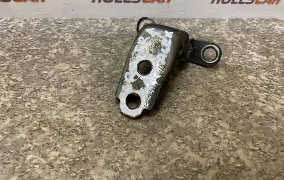 Honda CR-V Front door upper hinge WWFR