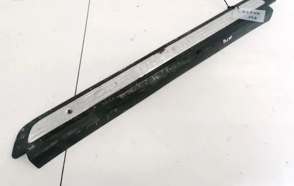 Front sill trim cover